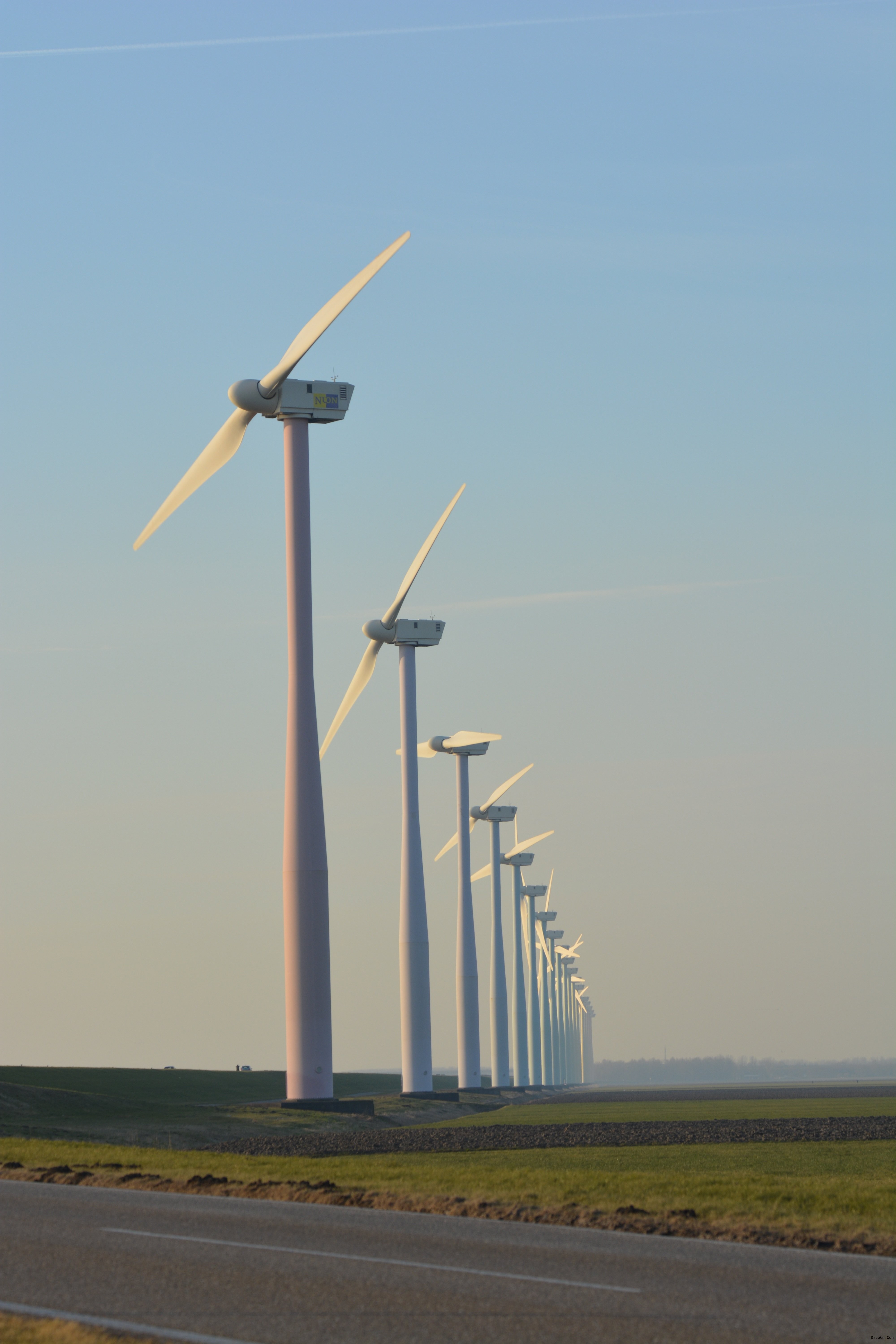 风力发电机吊装安徽省单机容量最大风力发电机组吊装成功